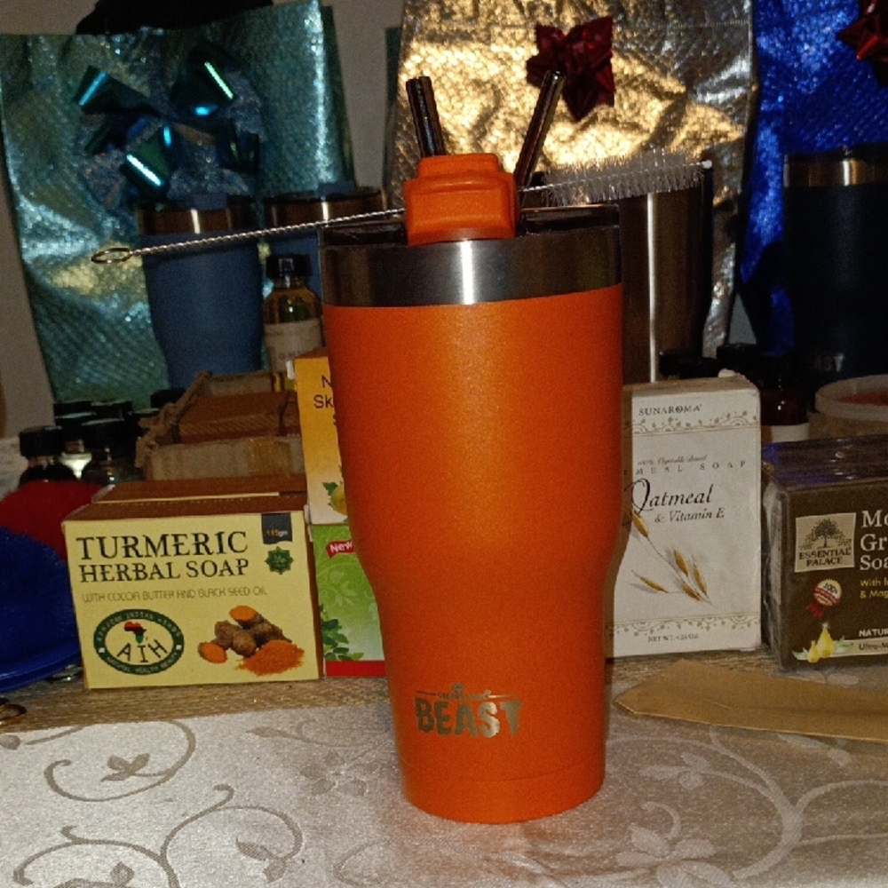 20oz Orange Water Bottle With 2 Steel Straws And A Cleaning Brush